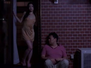 Vợ vụng trộm với nhân viên massage khi về quê
